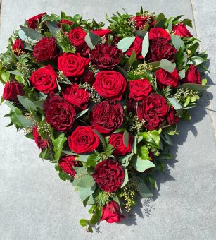 red rose heart shaped wreath https://floristshopevents.co.uk/