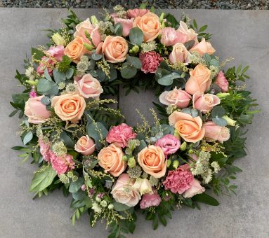 wreath flowers funeral https://floristshopevents.co.uk/